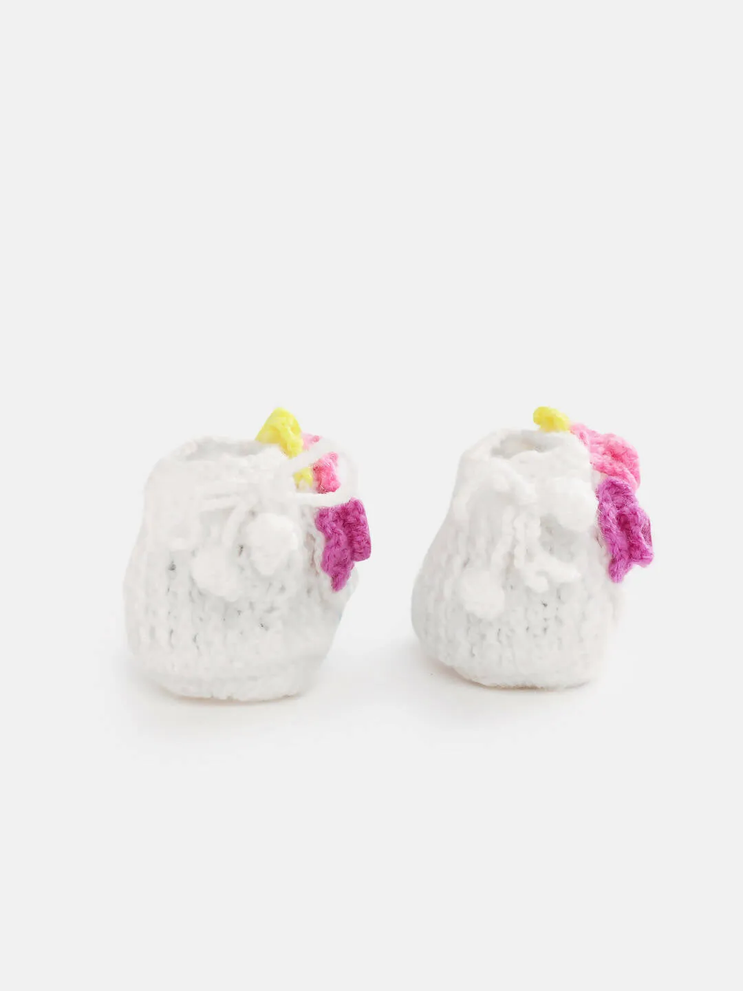 Chutput Kids Woollen Hand Knitted Flower Detailed Booties - White