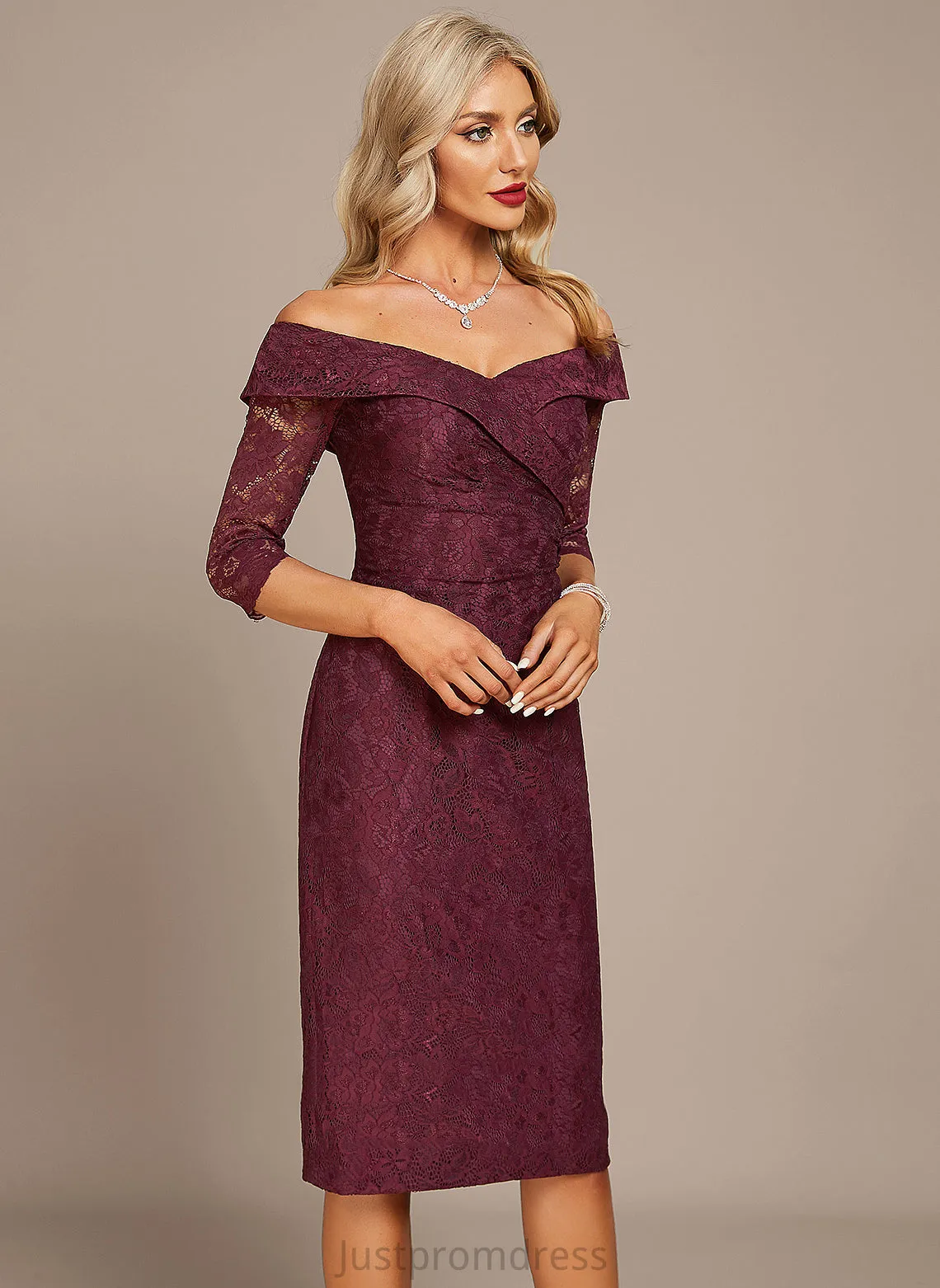 Cocktail Lace Dress Off-the-Shoulder Cocktail Dresses Sheath/Column Knee-Length Mariela