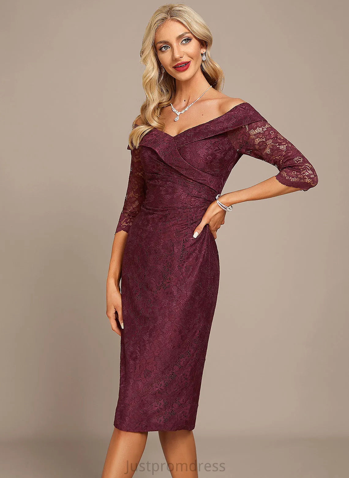 Cocktail Lace Dress Off-the-Shoulder Cocktail Dresses Sheath/Column Knee-Length Mariela