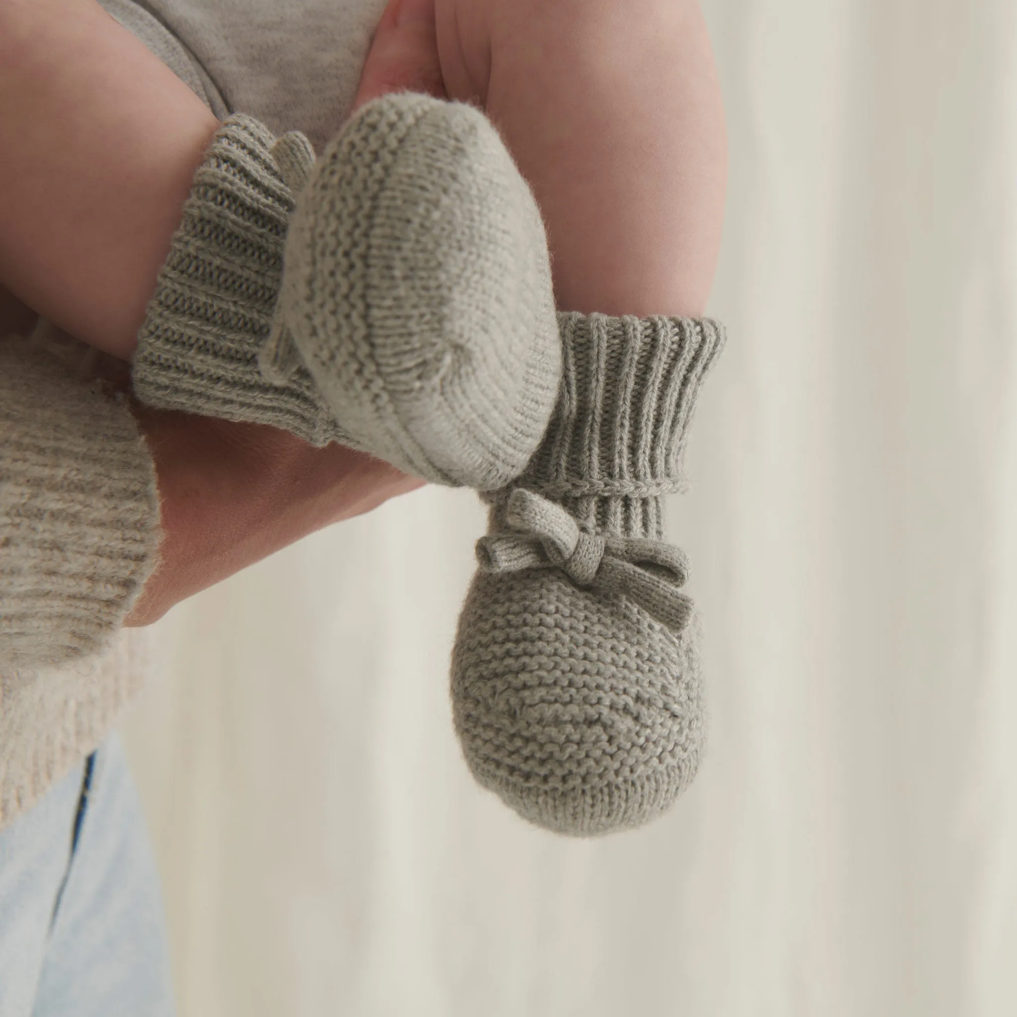 Knitted Oat Bonnet Hat & Booties Set