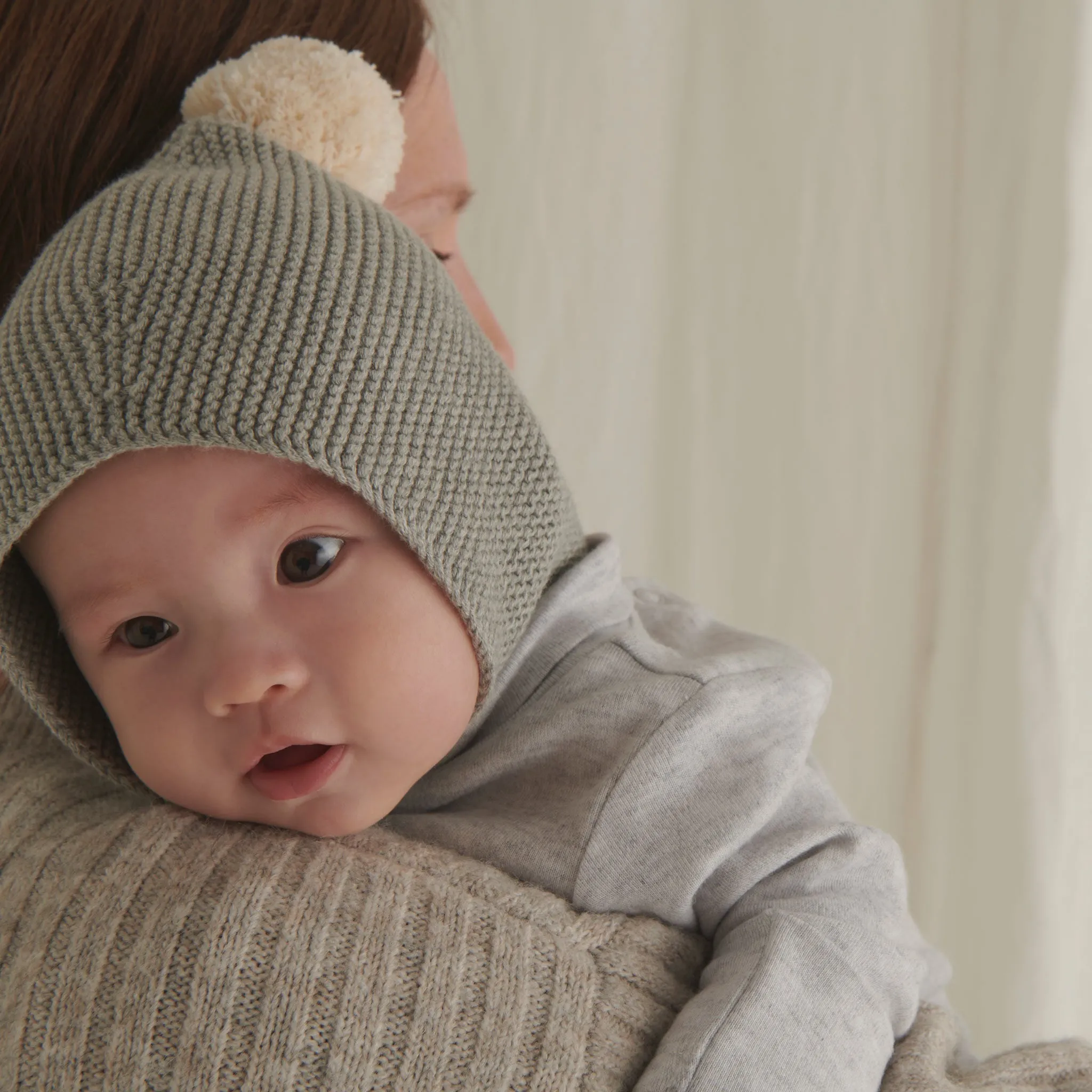 Knitted Oat Bonnet Hat & Booties Set