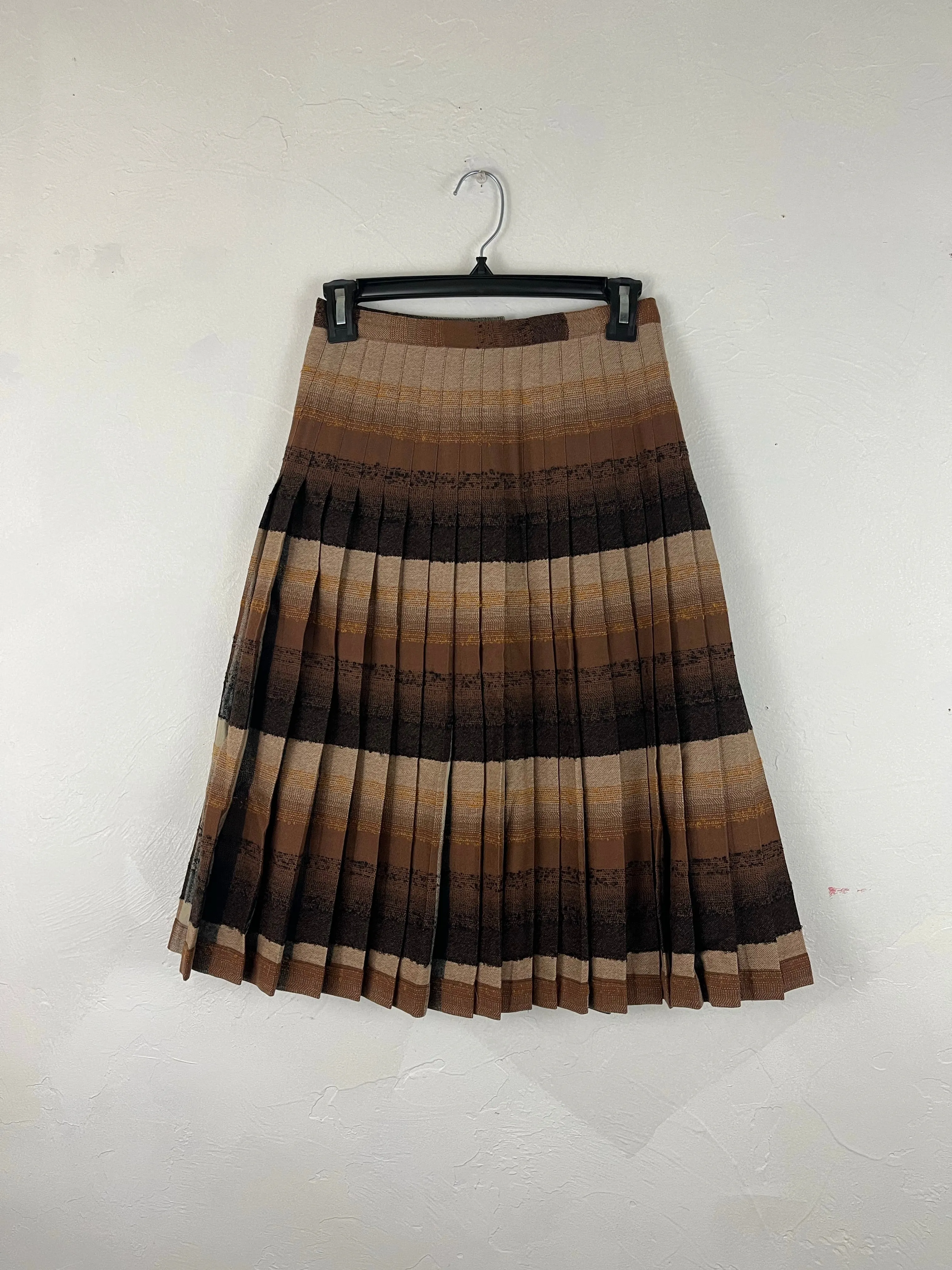 Reversible pleated midi