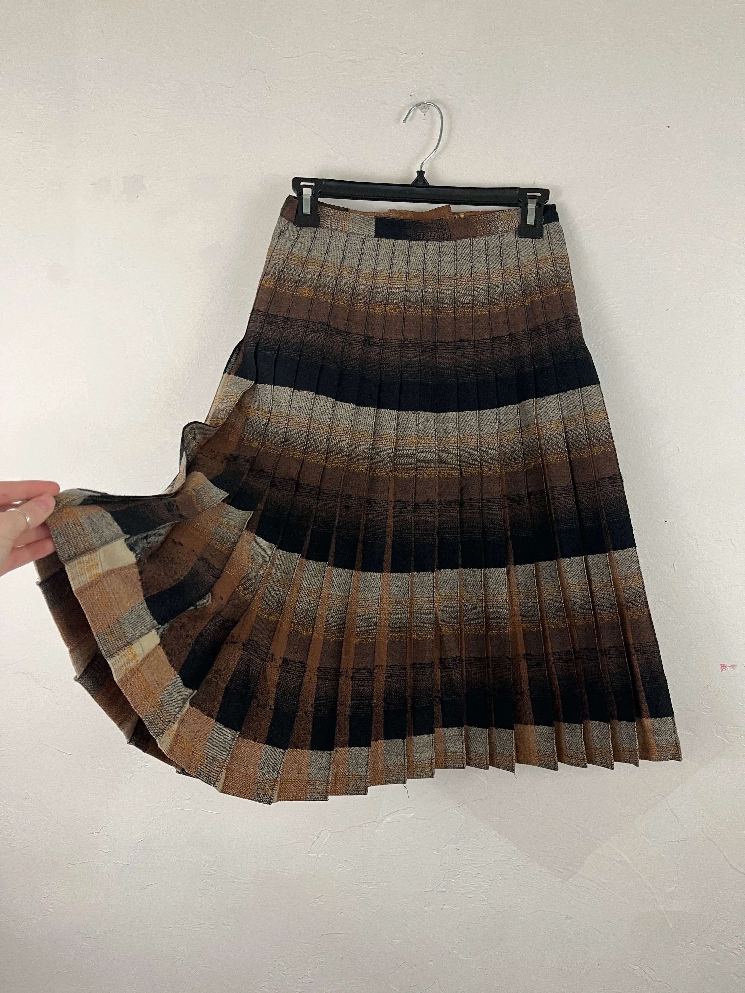 Reversible pleated midi