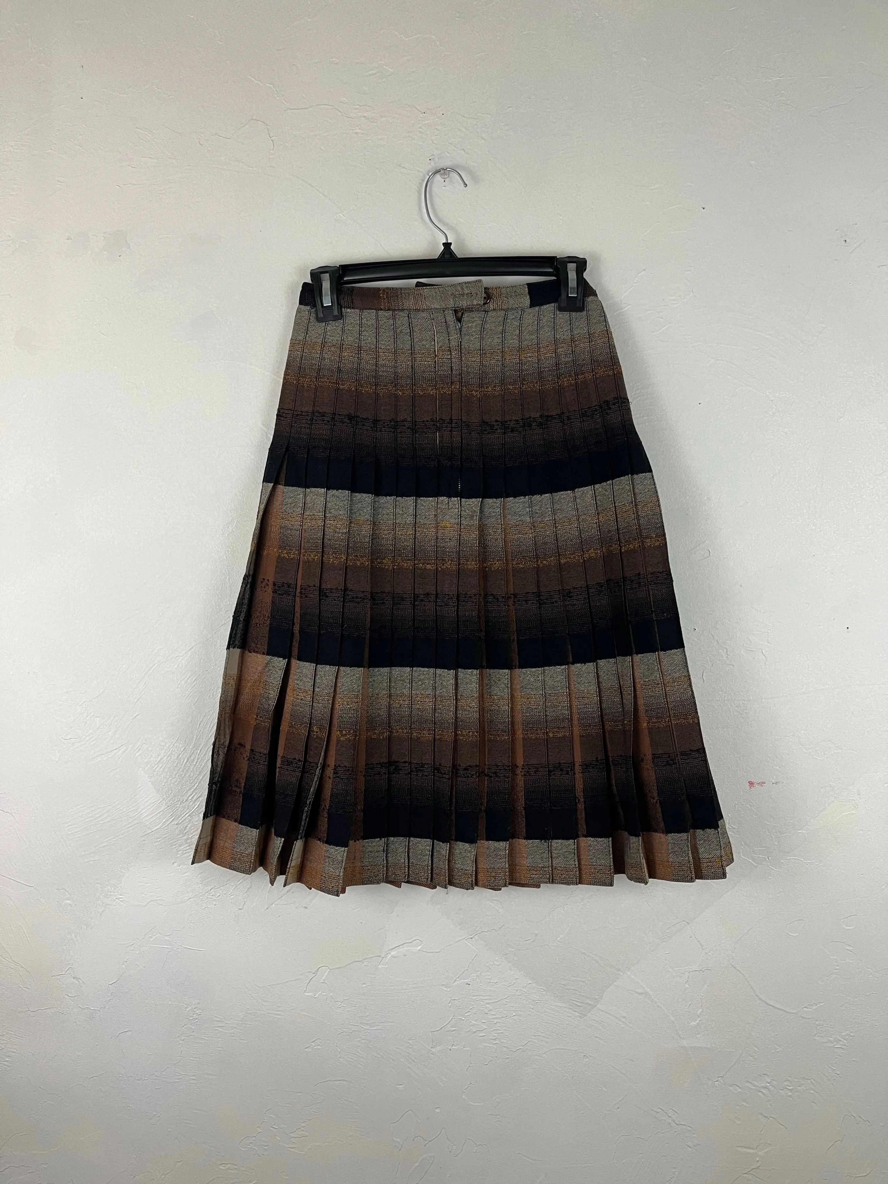 Reversible pleated midi