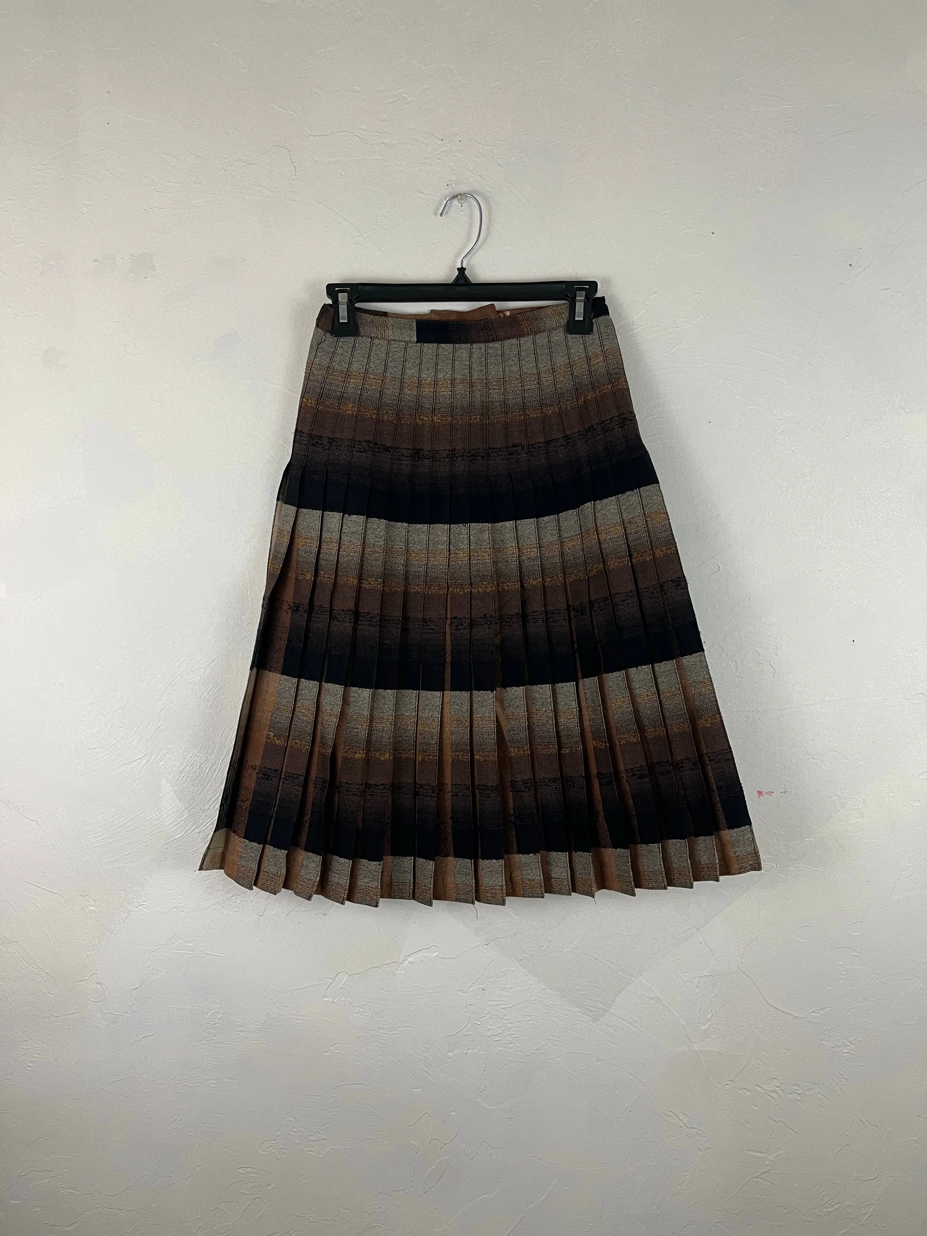 Reversible pleated midi