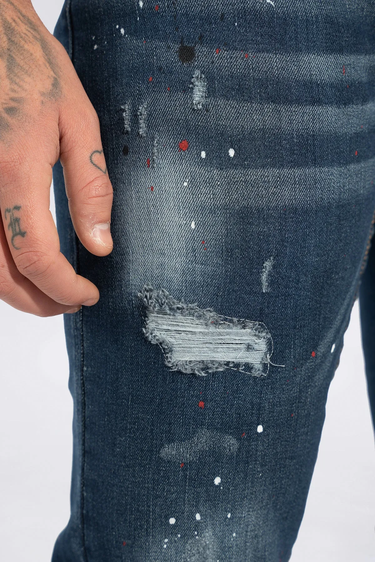 THE SANDRO SLIM FIT JEANS